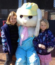 Diamond Club and Baseball Team Host Easter Egg Hunt
